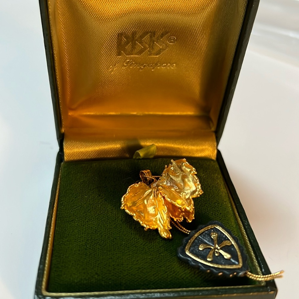 VINTAGE Risis Singapore pendant orchid flower design, plated with 22k gold •